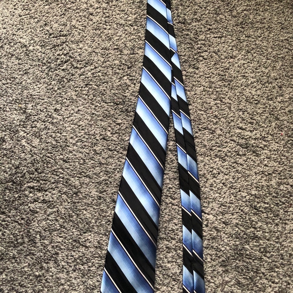 Croft & Barrow Men’s Blue Black Striped Tie - Picture 3 of 3